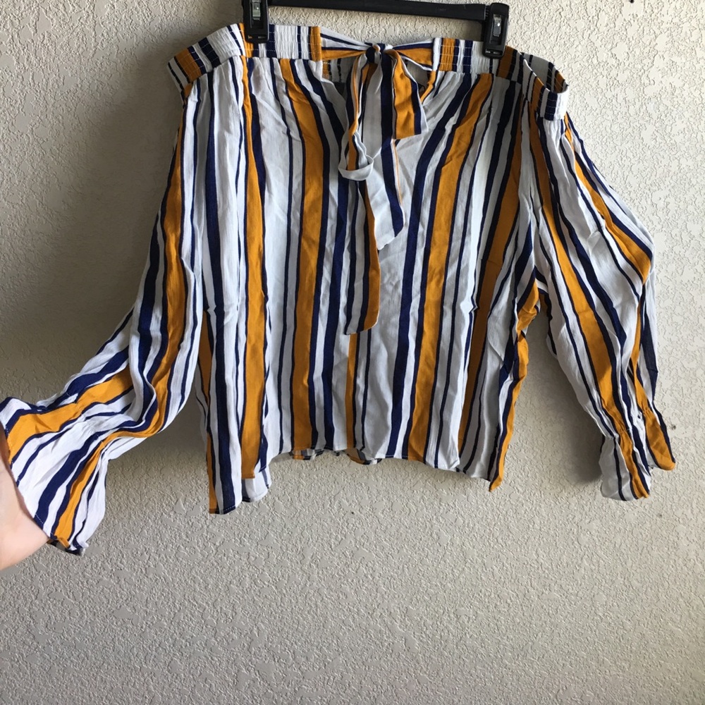 NWT striped bow top, accepting offers!