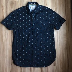 Men's short sleeve button up.
