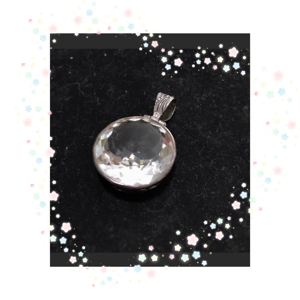 Beautiful cuts Clear crystal quartz silver pendant