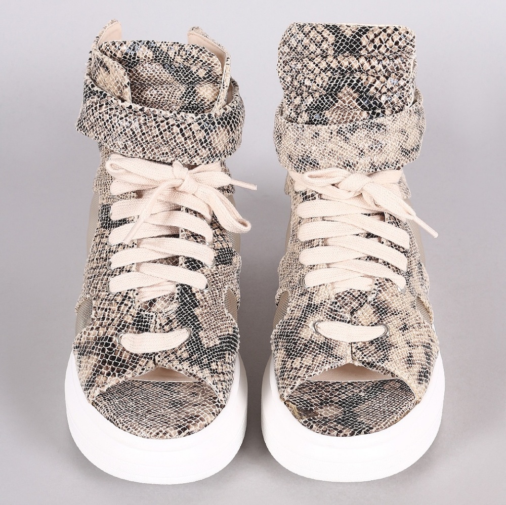 Snakeskin tan peep toe sneakers