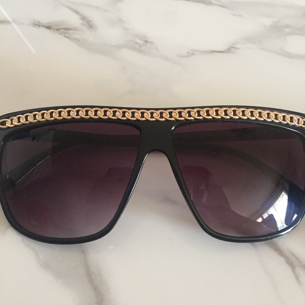 Sunglass Set - Picture 3 of 5