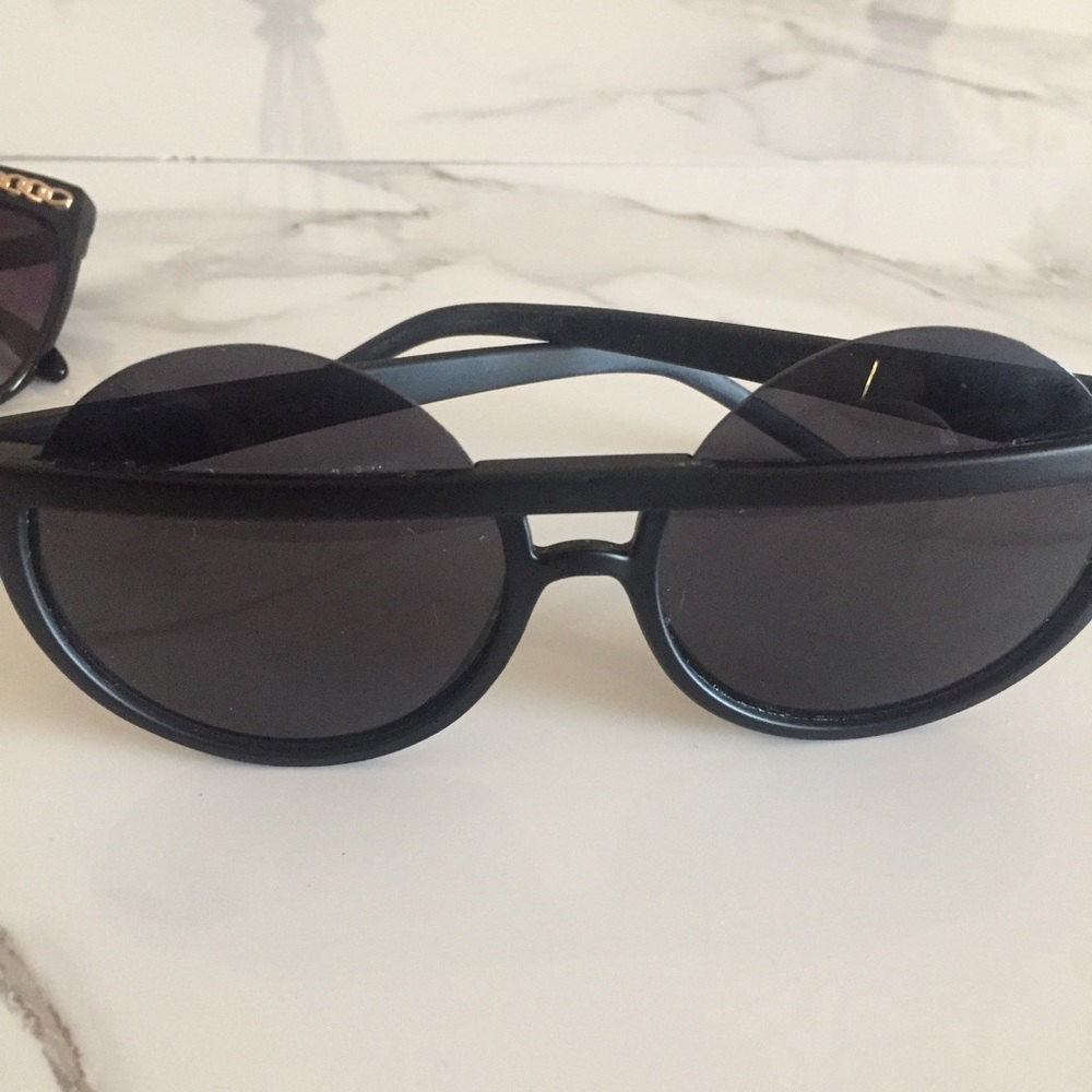 Sunglass Set - Picture 4 of 5