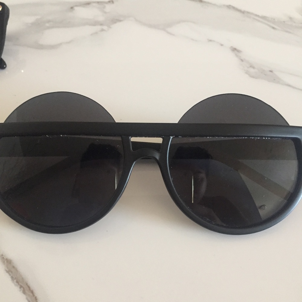 Sunglass Set - Picture 5 of 5