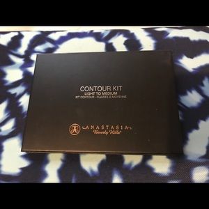 Anastasia Contour kit (light-medium)