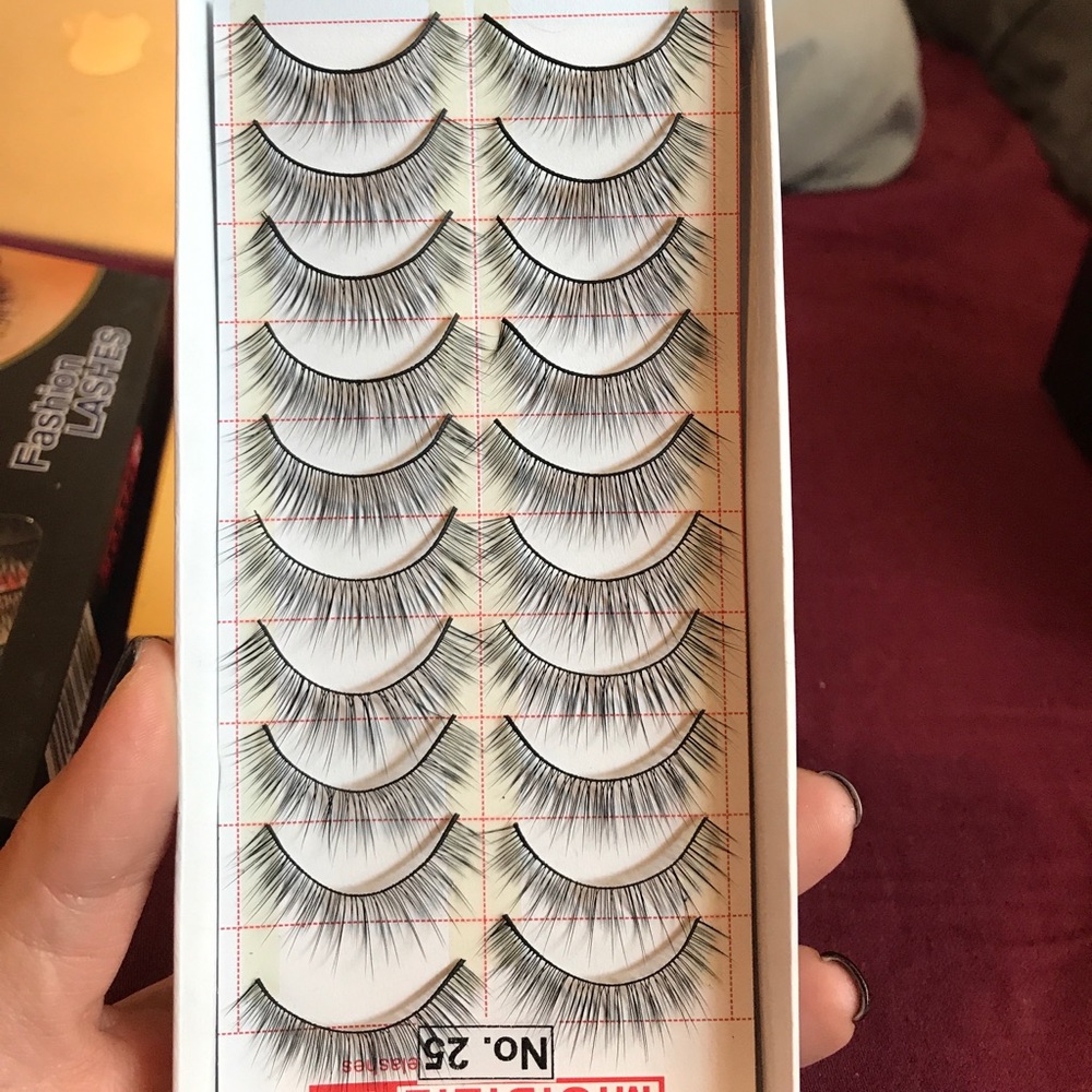 False eyelashes