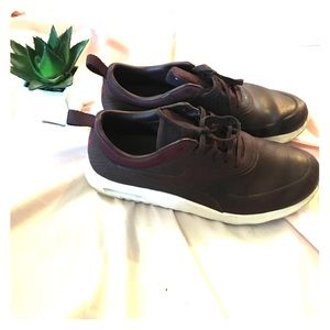 Nike Thea women's size 8.5 leather maroon