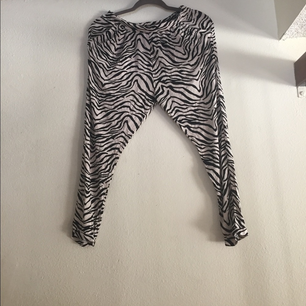 Zebra print oversized leggings