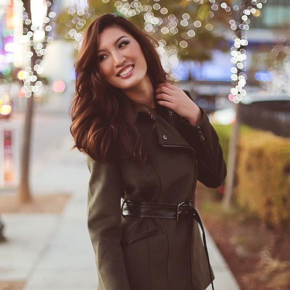 Meet your Posher, Nicole - Picture 1 of 1