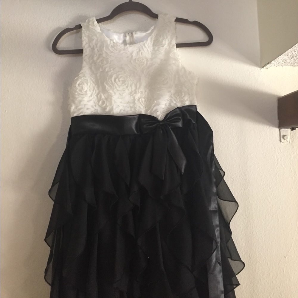 H&m ruffled dress black and white