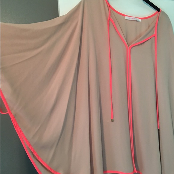 Alice and Trixie Batwing tan blouse w/ Neon Coral - Picture 2 of 6