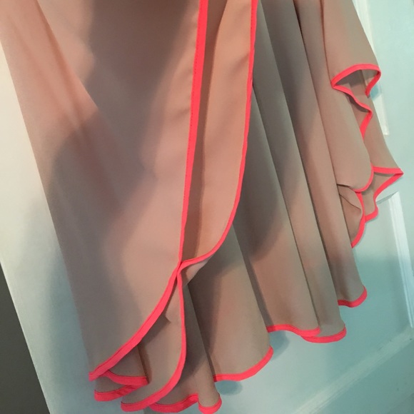 Alice and Trixie Batwing tan blouse w/ Neon Coral - Picture 6 of 6