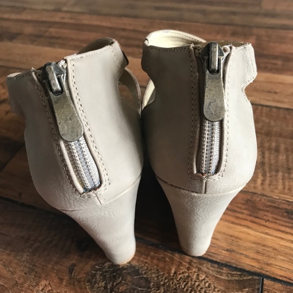 Women's taupe wedge heels. Worn only once. - Picture 3 of 5