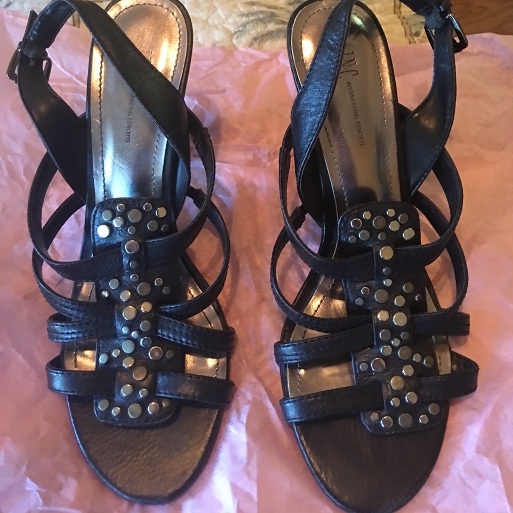 Black heels!🌸 - Picture 1 of 4