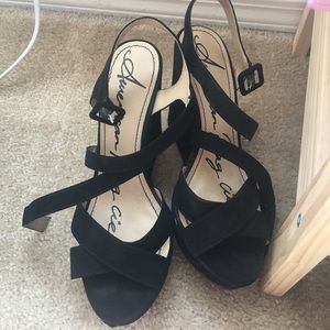 Black wedges
