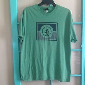 Men's Large Volcom t shirt