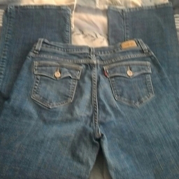 Levi's Perfectly slimming Boot Cut 512 Jeans - Picture 2 of 6