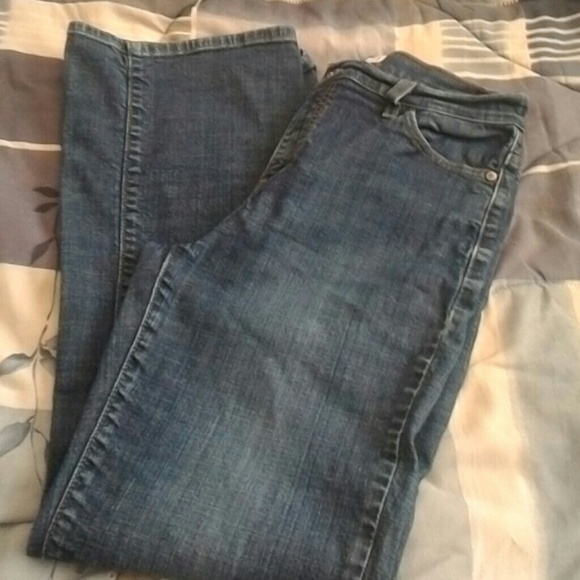 Levi's Perfectly slimming Boot Cut 512 Jeans - Picture 5 of 6