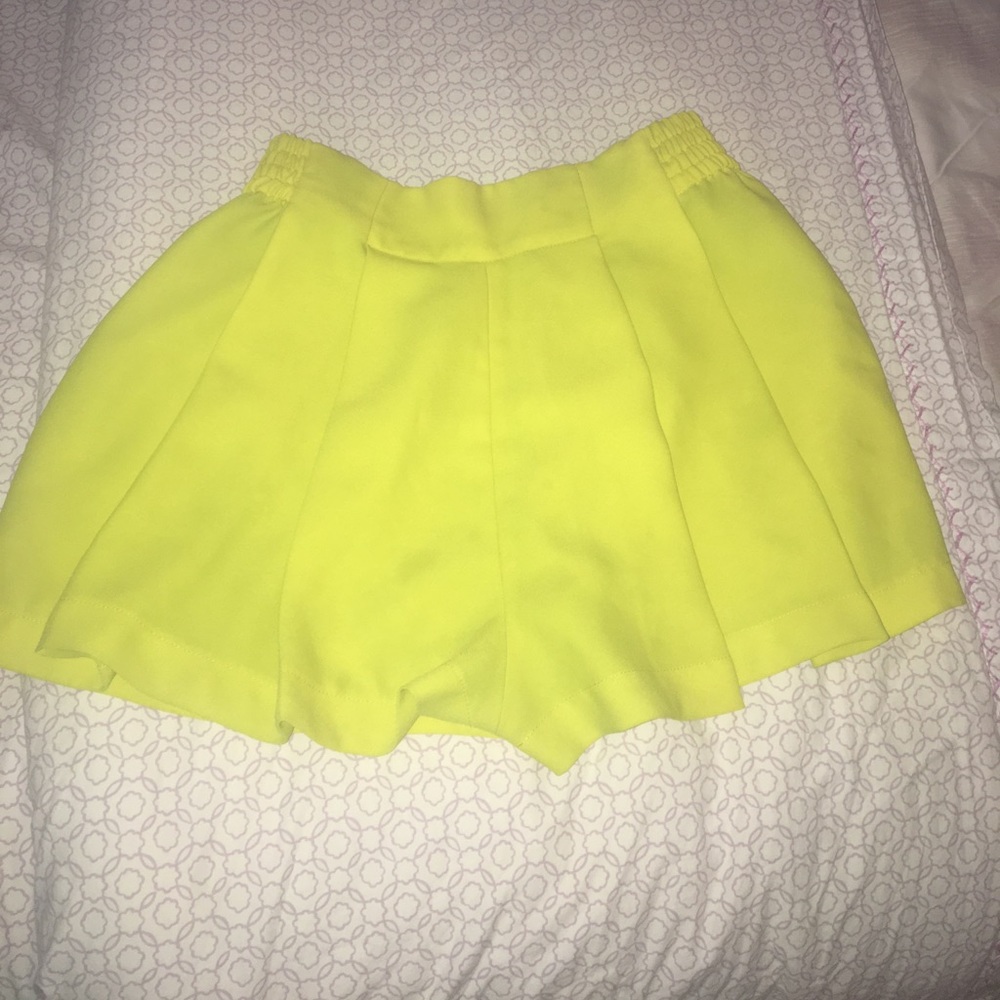 Summary flowy yellow shorts