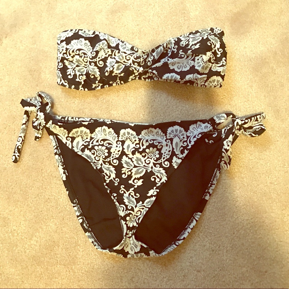 Classy black and white bikini- fabulous!!