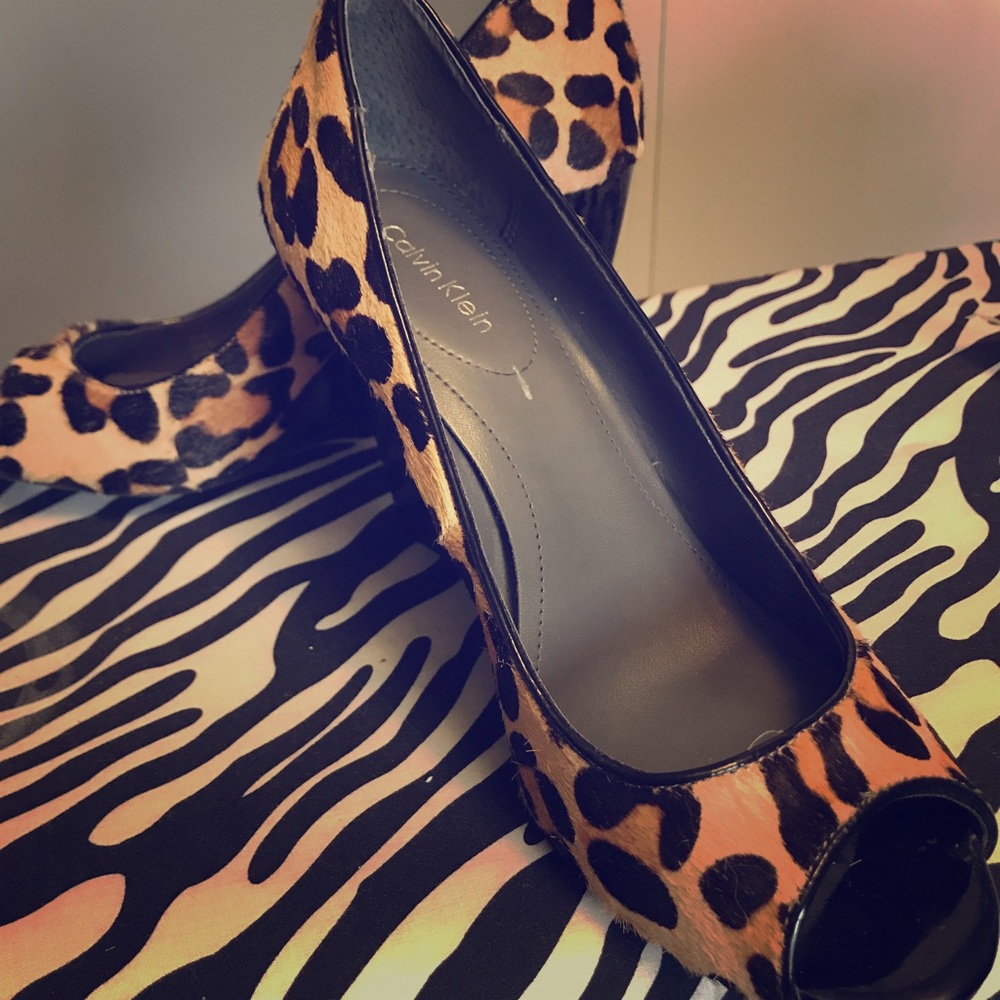 Calvin Klein 8.5 peep toe leopard wedges