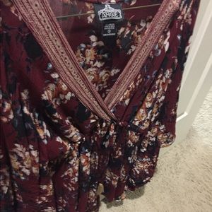 Flowy floral print shirt