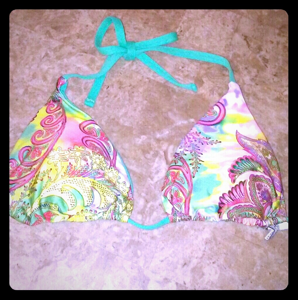 BECCA by REBECCA VIRTUE bikini top 👙 Size D.