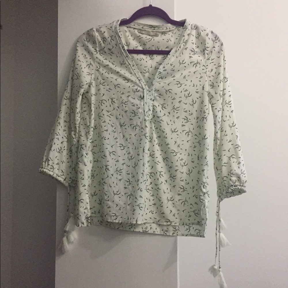 White and black stretchy blouse with tassels