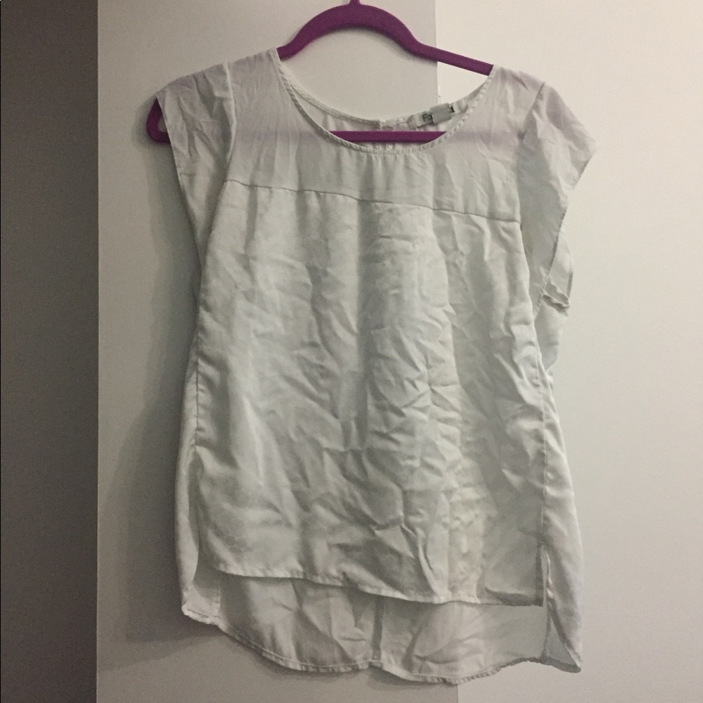 White sleeveless blouse
