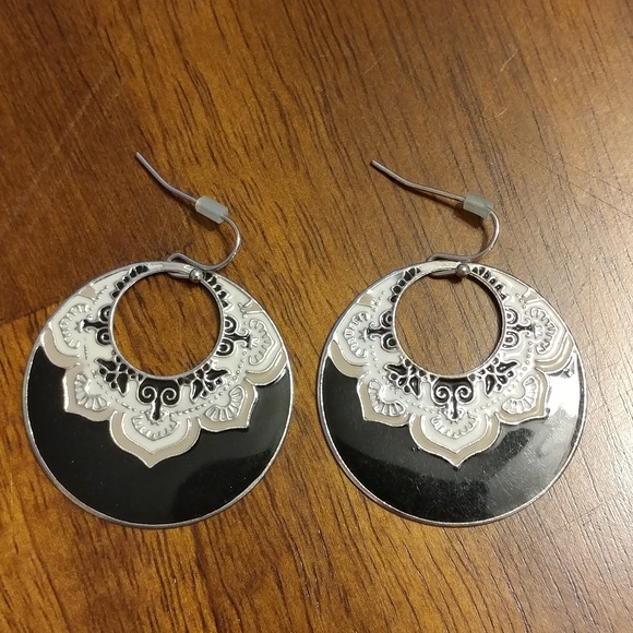 Jewelry - *3 for $7* Black earrings