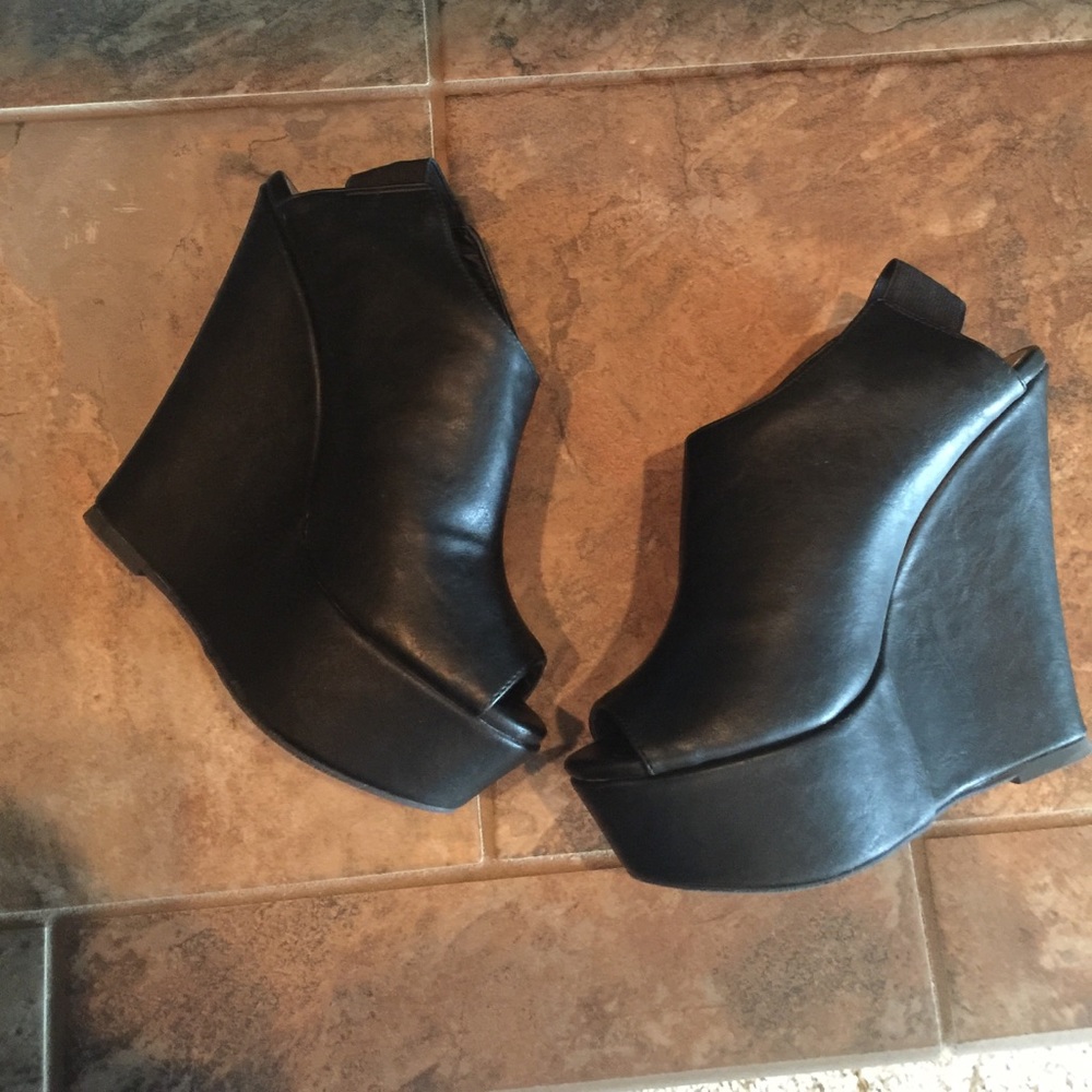Madden girl wedges