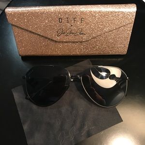 JJD - matte black frame - solid grey lens!!