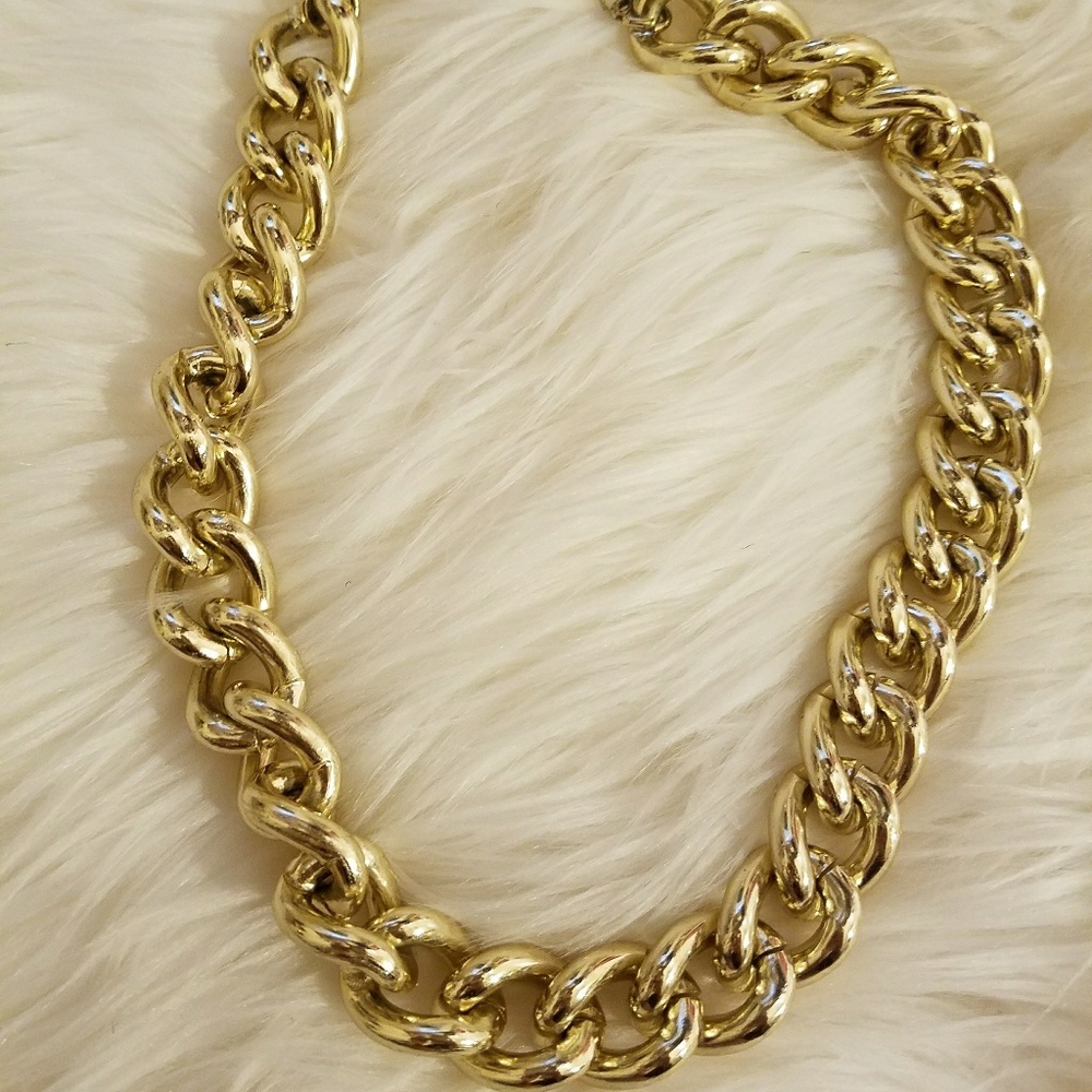 H&M Chic Gold Necklace