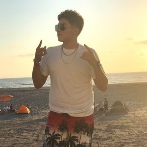 Meet your Posher, Efrain