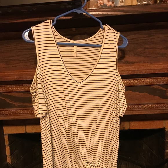 Open Shoulder/Cold Shoulder Striped V-neck Top - Picture 2 of 4