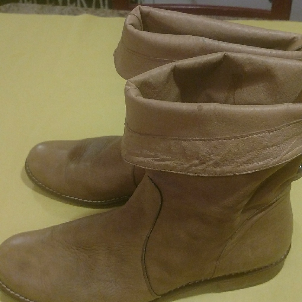 Leather ankle boots carmel color