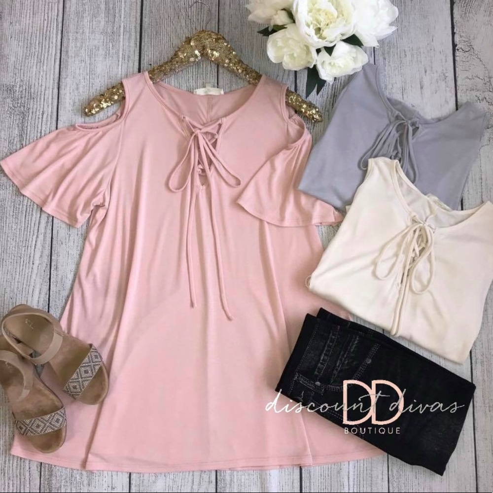 Open Shoulder/Cold Shoulder Tie Front Detail