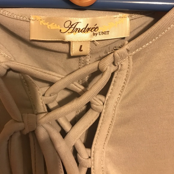 Open Shoulder/Cold Shoulder Tie Front Detail - Picture 3 of 3