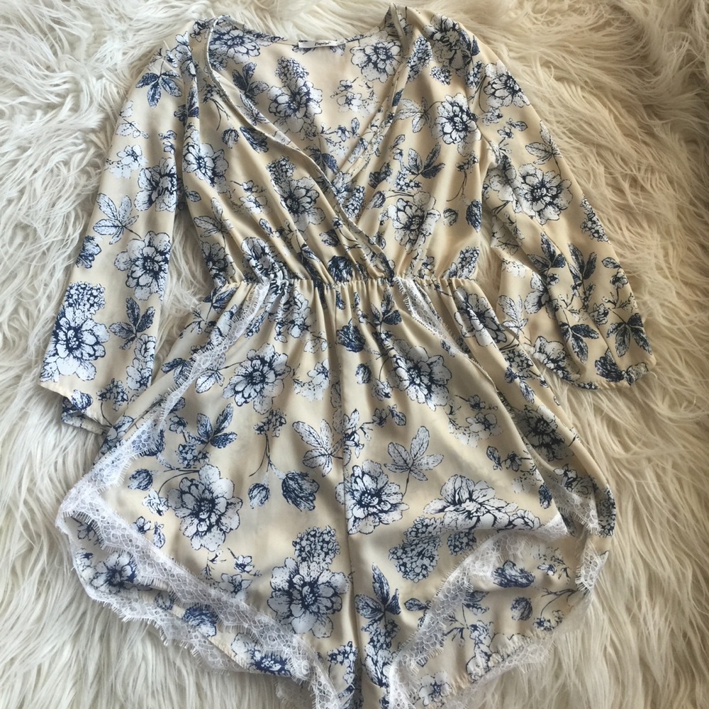 SALE 🌙 floral cream lace trim romper