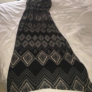 Women's chevron striped maxi dress with pockets.