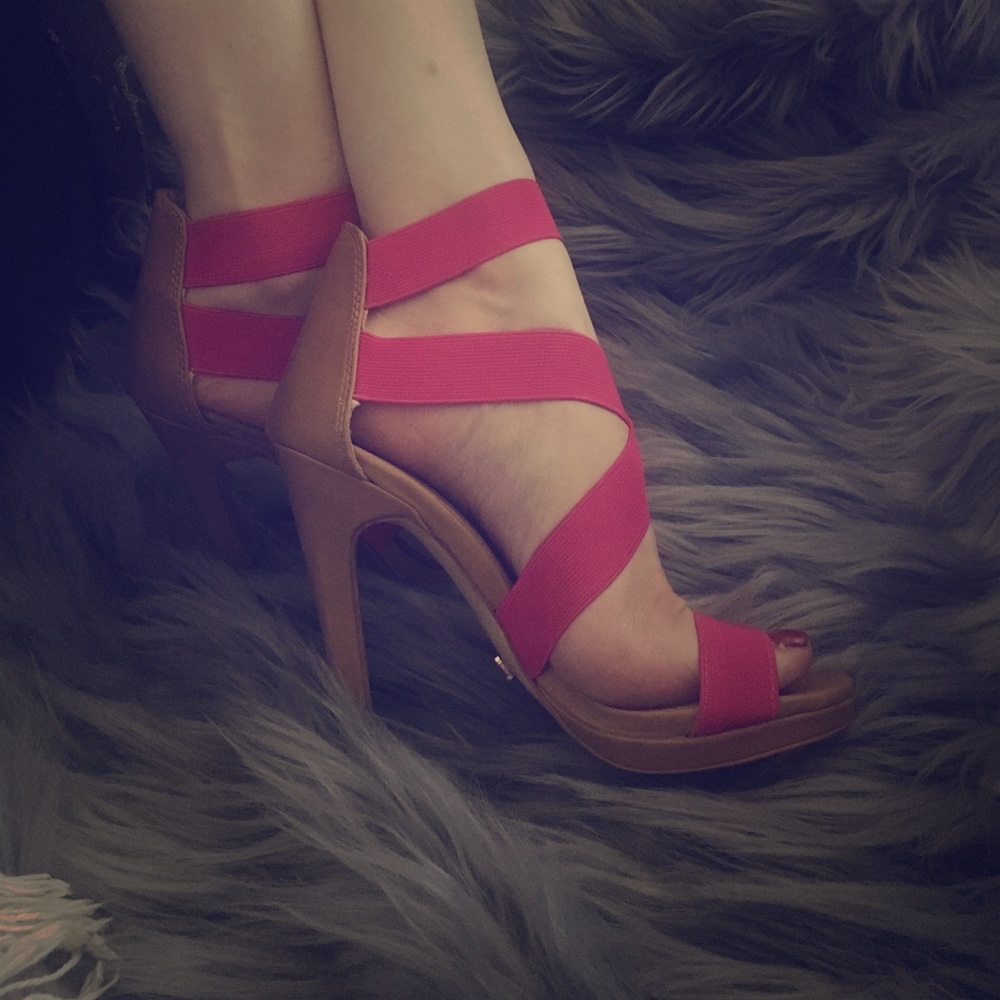 Ultra rare Victoria secret heels size 61/2 pink