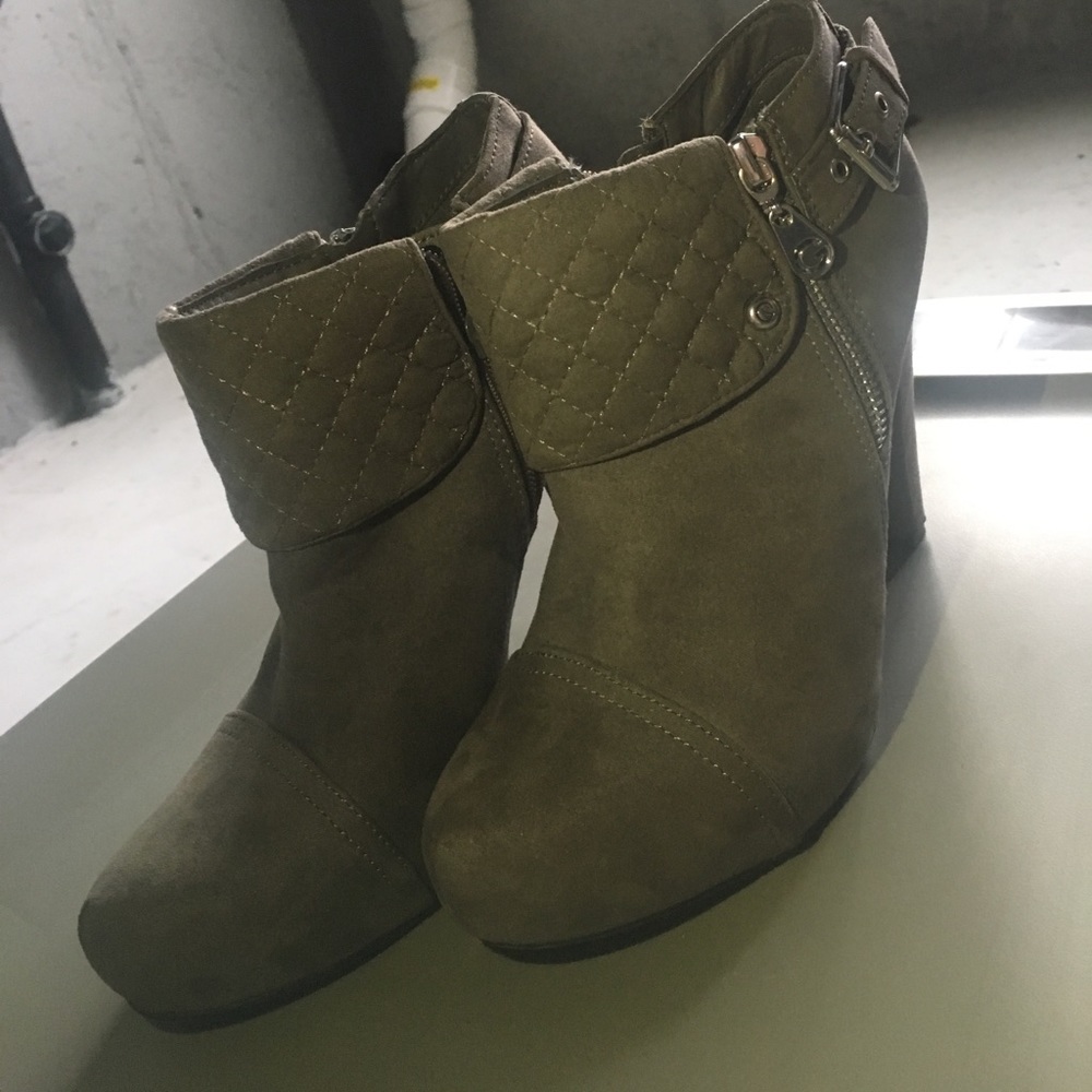 Gray Heels