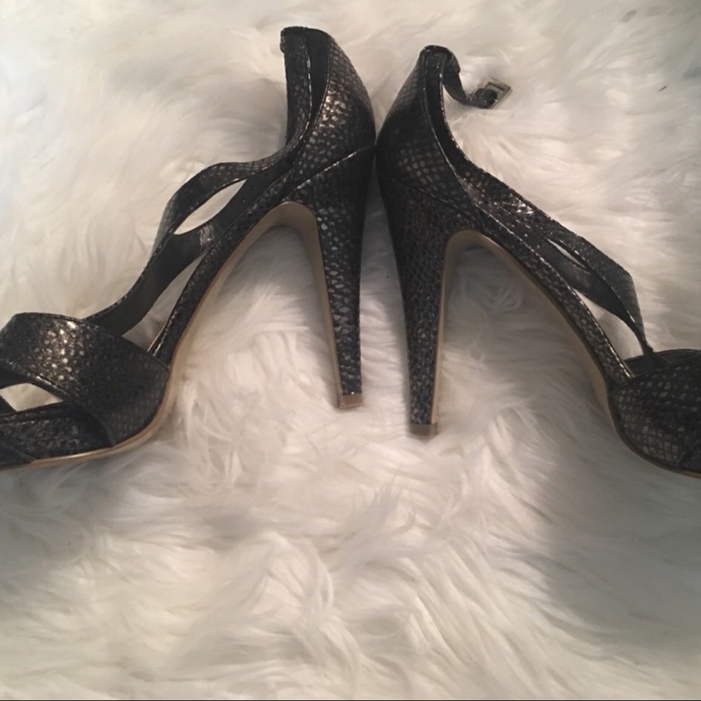Pewter snakeskin heels - Picture 2 of 3