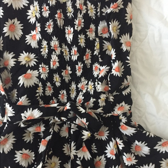 ❗️SOLD❗️Forever 21 black floral daisy jumpsuit - Picture 3 of 7