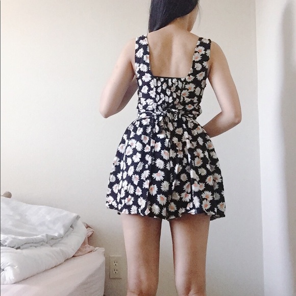 ❗️SOLD❗️Forever 21 black floral daisy jumpsuit - Picture 6 of 7