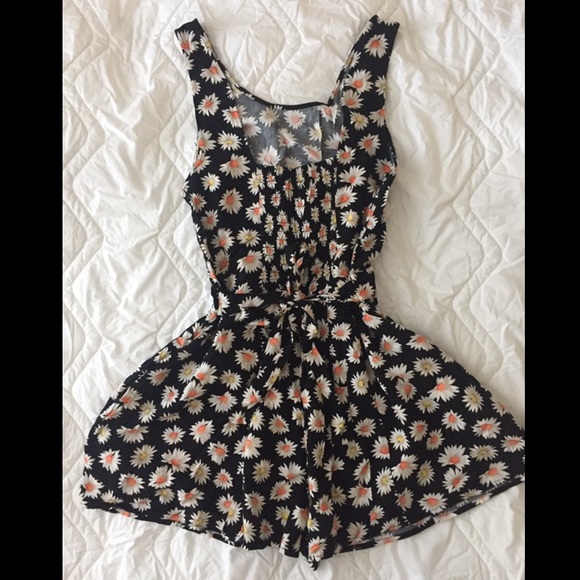 ❗️SOLD❗️Forever 21 black floral daisy jumpsuit - Picture 2 of 7