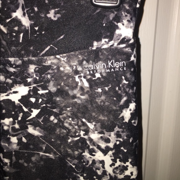 NWT Calvin Klein, Size Small, Workout Capris - Picture 6 of 6