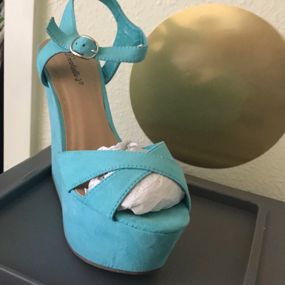 Blue wedge