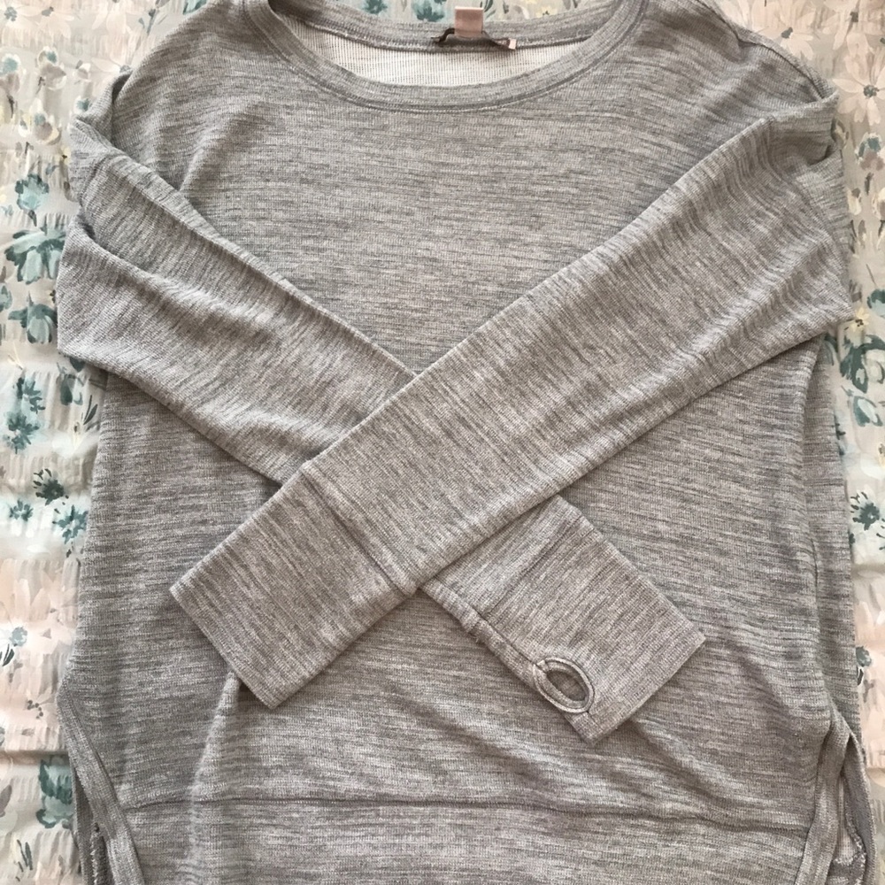 Forever 21 gray long sleeve shirt
