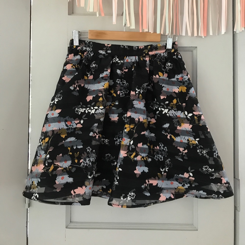 Adorable vintage look skirt! Pockets! Size small