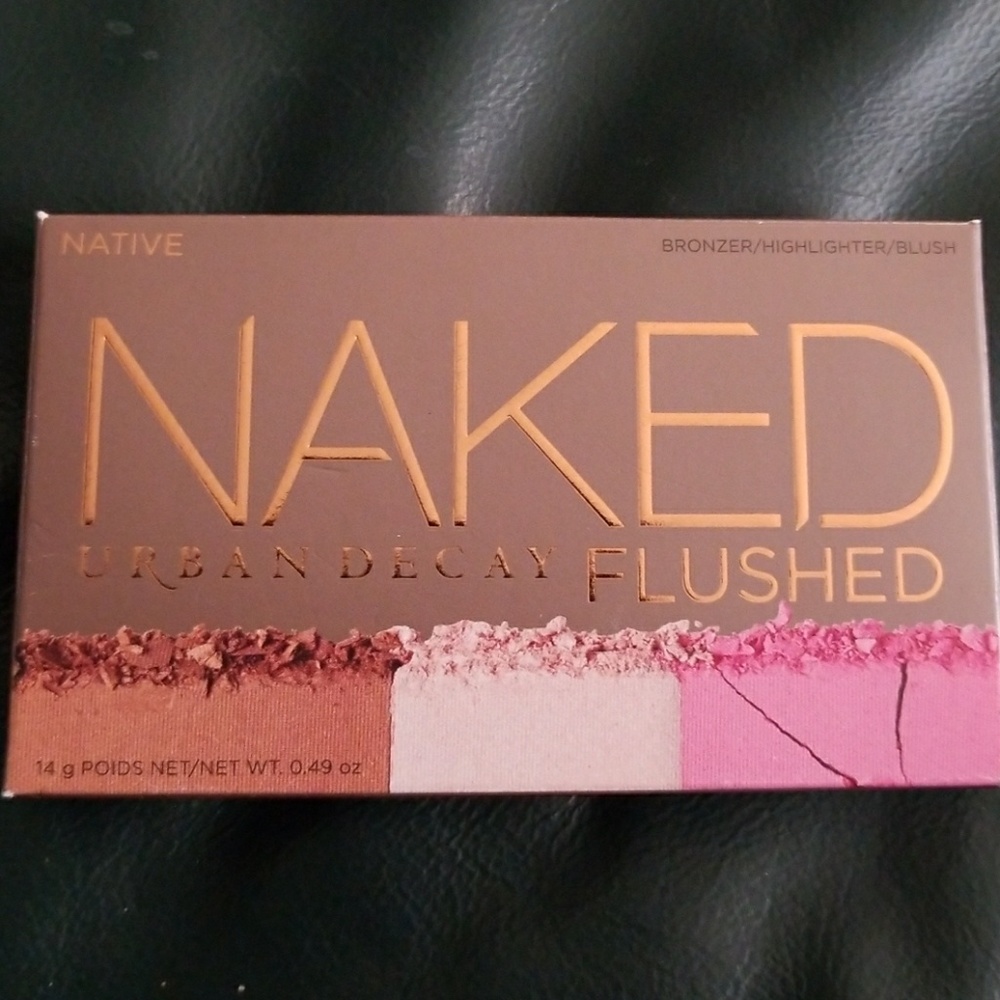 Urban decay Naked Flushed in native color